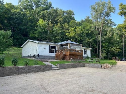 1862 Village Creek Dr, Lansing, IA, 52151-7581 | Card Image