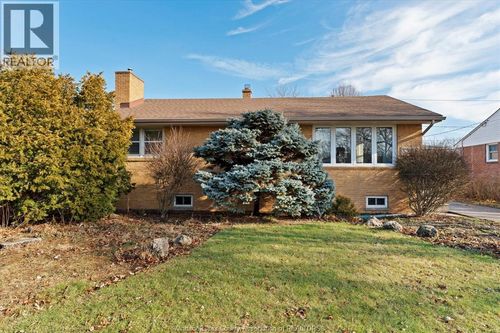 3296 Maisonneuve Avenue, Windsor, ON, N9E1Y7 | Card Image