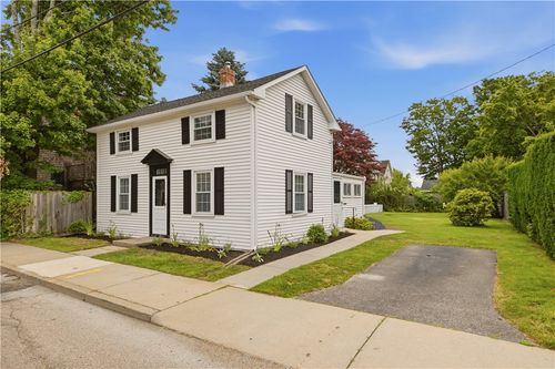26 Freebody St, Newport, RI, 02840-3547 | Card Image