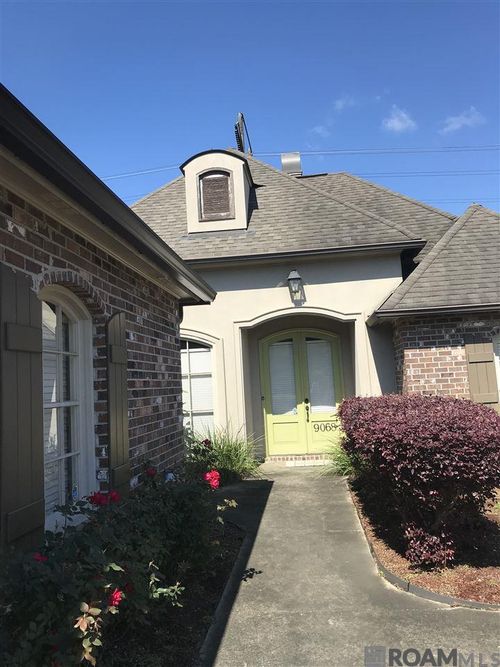 9068 Fox Gate Dr, Baton Rouge, LA, 70809-5244 | Card Image