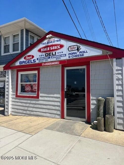 216 Ocean Ave, Point Pleasant Beach, NJ, 08742-3135 | Card Image
