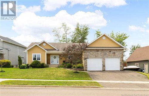 123 Erinvale Dr, Moncton, NB, E1A6T4 | Card Image