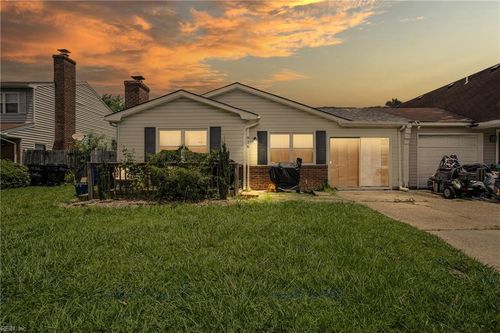 916 Spring Garden Ln, Virginia Beach, VA, 23452-4922 | Card Image