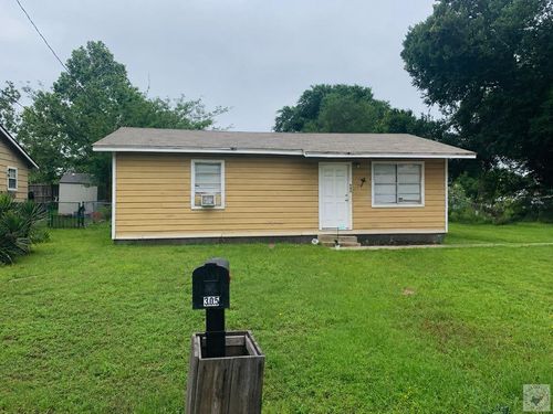 305 Marietta St, Queen City, TX, 75572-2253 | Card Image
