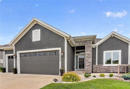 7330 Nw Forest Lakes Dr, Parkville, MO, 64152-1125 | Card Image