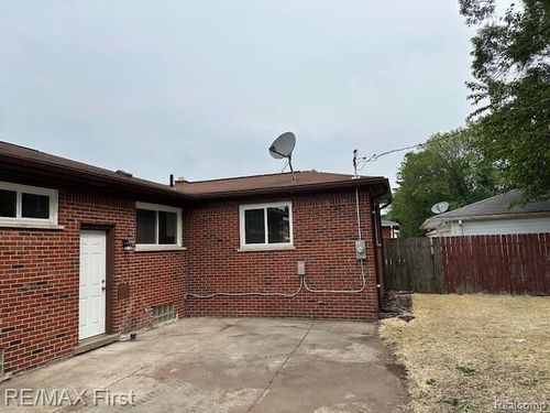 23530 Gardner St, Oak Park, MI, 48237-2467 | Card Image
