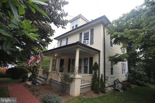 3 High St, BROOKEVILLE, MD, 20833-2515 | Card Image