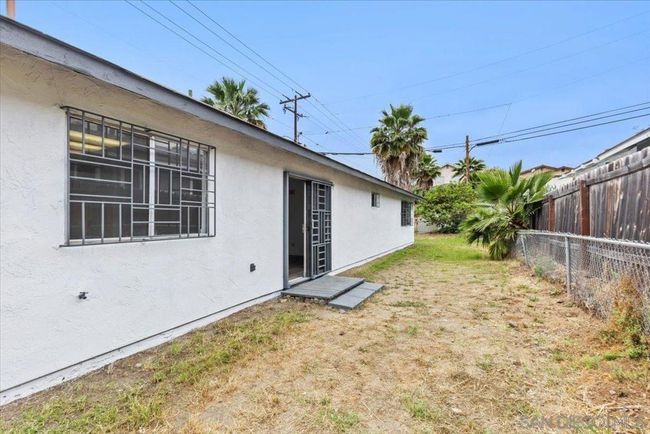 9616 Apple St, House other with 3 bedrooms, 2 bathrooms and 4 parking in Spring Valley CA | Image 18