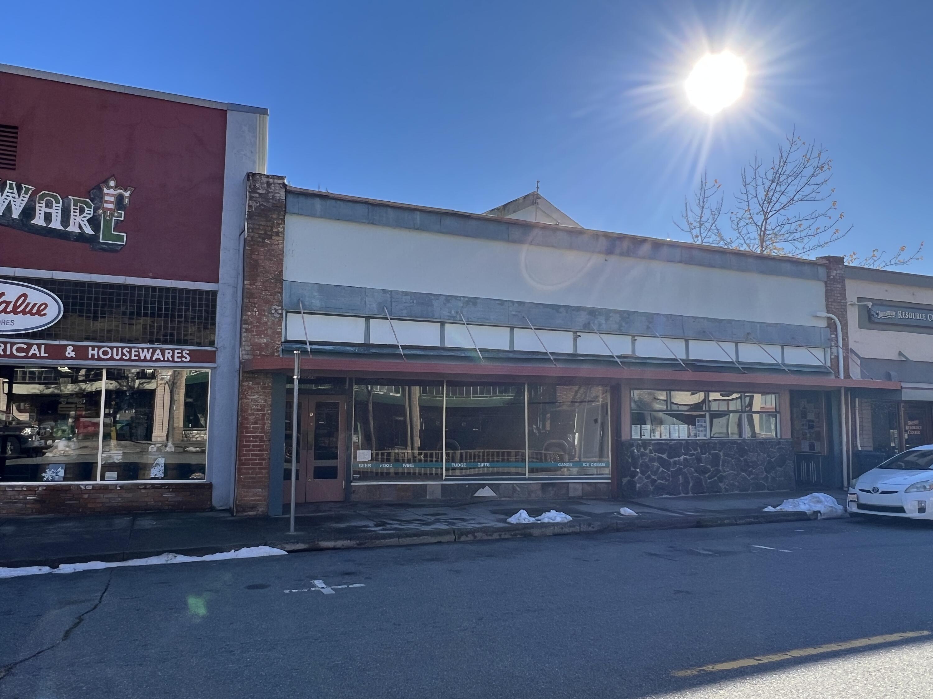 Commercial Sale in Dunsmuir 3
