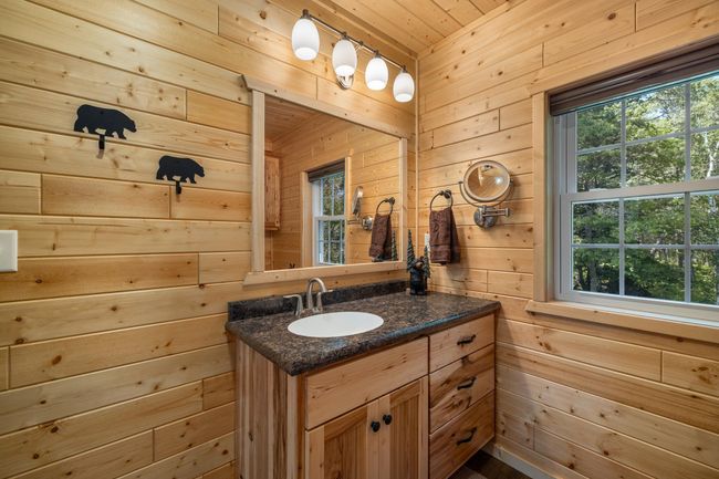 Three quarter bath in shop | Image 33