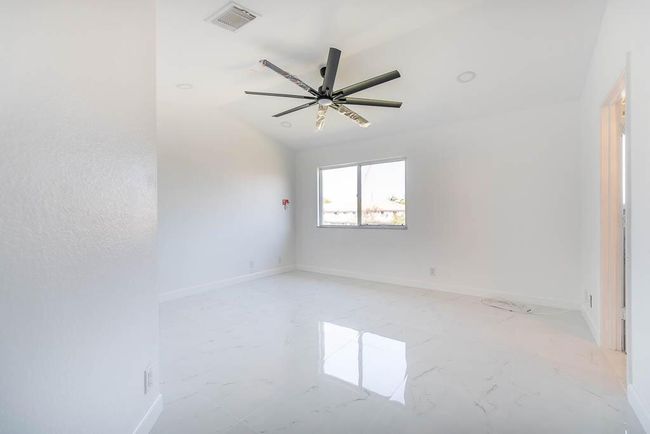 6408 Sandy Bank Ter, Condo with 3 bedrooms, 3 bathrooms and null parking in Riviera Beach FL | Image 12