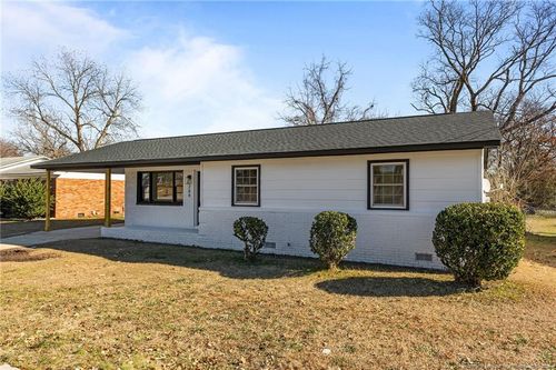 284 Bonanza Dr, Fayetteville, NC, 28303-6301 | Card Image