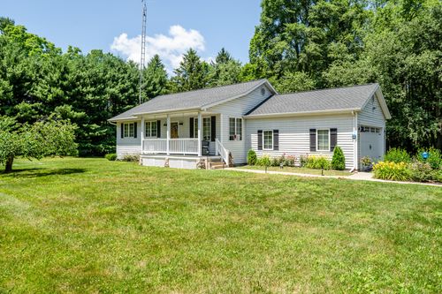 2231 Maple Ln, Niles, MI, 49120-8810 | Card Image