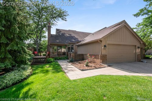 37600 N Laurel Park Dr, Livonia, MI, 48152-2661 | Card Image