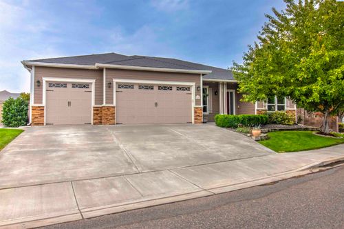 5603 W 15th Ave, Kennewick, WA, 99338-2303 | Card Image