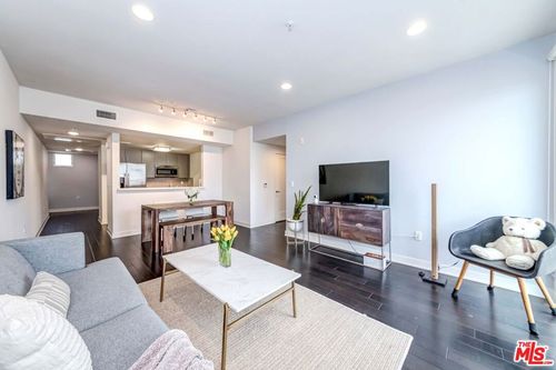 ph-1-436 S Virgil Ave, Los Angeles, CA, 90020-1454 | Card Image