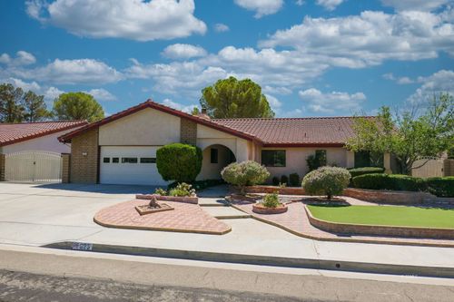 925 Hermosa Ave, Ridgecrest, CA, 93555-3025 | Card Image