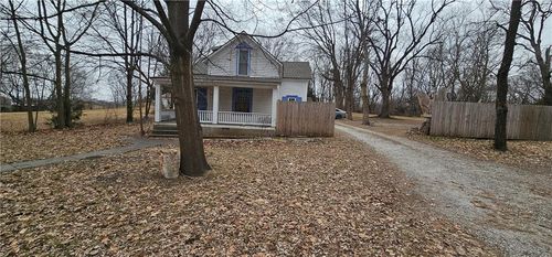 207 Sw 15th St, Oak Grove, MO, 64075-7032 | Card Image