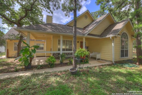 329 Lost Trail Cir, La Vernia, TX, 78121-9518 | Card Image