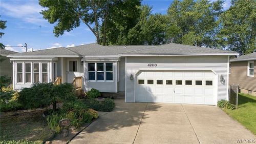 4200 Robin Lane, Hamburg, NY, 14075 | Card Image