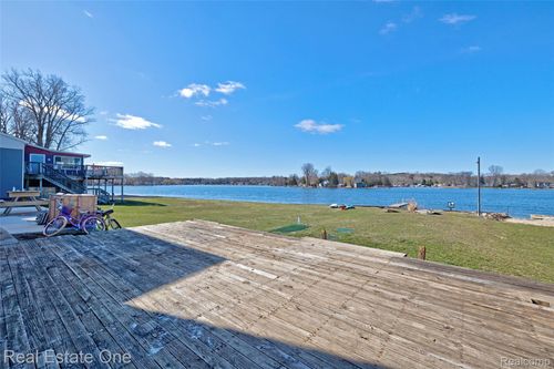 1982 S Ortonville Rd, Ortonville, MI, 48462-8895 | Card Image