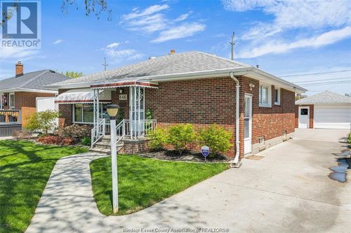 446 St John St, Windsor, ON, N8S3T7 | Card Image