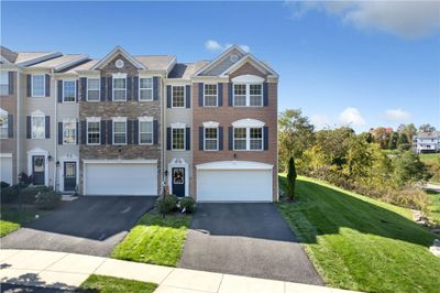 251 Grace Manor Drive, Townhouse with 3 bedrooms, 2 bathrooms and 2 parking in Robinson Twp - NWA PA | Image 2