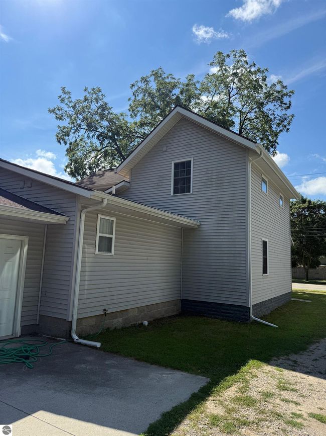 811 E Center St, House other with 3 bedrooms, 2 bathrooms and null parking in Ithaca MI | Image 15