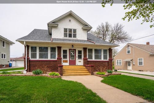 135 6th Ave Ne, Le Mars, IA, 51031-3715 | Card Image