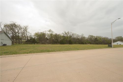 202 E John Street, Coffeyville, KS, 67337 | Card Image