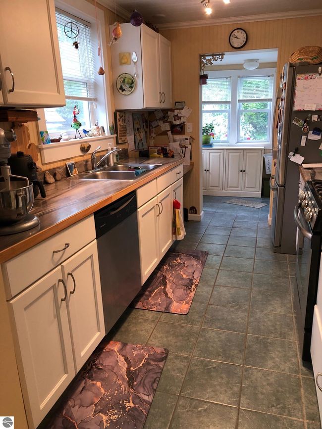 609 Cedar St, House other with 2 bedrooms, 2 bathrooms and null parking in Elk Rapids MI | Image 5