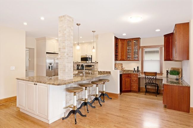 221 N Illinois St, House other with 4 bedrooms, 4 bathrooms and 2 parking in Elmhurst IL | Image 12