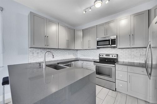 apt-200-150 Jacaranda Country Club Dr, Plantation, FL, 33324-8502 | Card Image