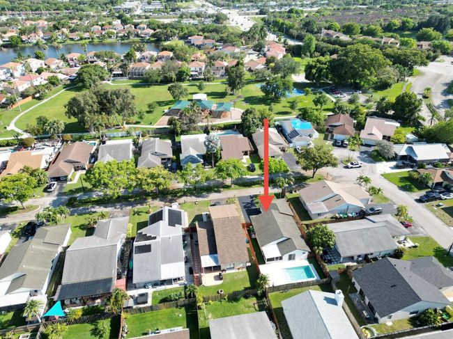 8421 Sw 41 St Ct, House other with 3 bedrooms, 2 bathrooms and null parking in Davie FL | Image 38