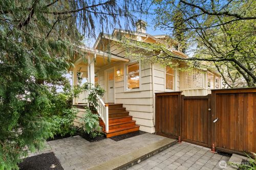 2920 Ne 60th St, Seattle, WA, 98115-7216 | Card Image