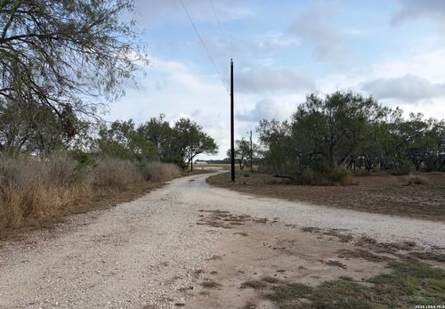 6706 Fm 536, Floresville, TX, 78114-5260 | Card Image