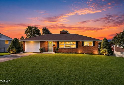 916 Mimosa Dr, Kingsport, TN, 37660-1338 | Card Image