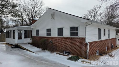 1627 Greenville Hwy, Hendersonville, NC, 28792-6537 | Card Image