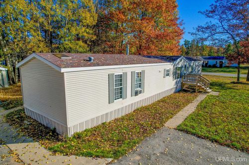 1 Pinewood Drive, Gladstone, MI, 49837 | Card Image
