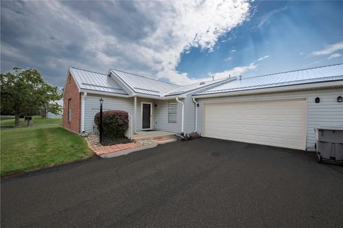 302 Brookstone Ct, Center Twp, PA, 16001 | Card Image