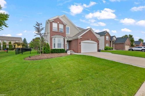 19039 Pembridge St, Macomb, MI, 48042-6232 | Card Image