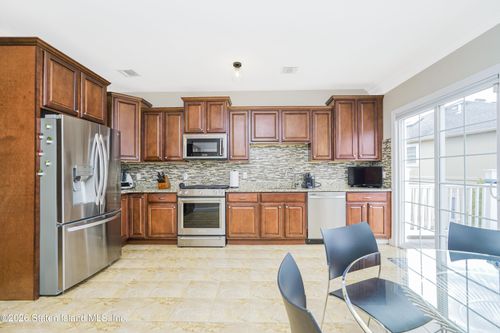 196 Presentation Cir, Staten Island, NY, 10312-1337 | Card Image