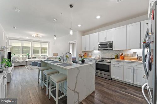 420-1761 Old Meadow Rd, MCLEAN, VA, 22102-4349 | Card Image