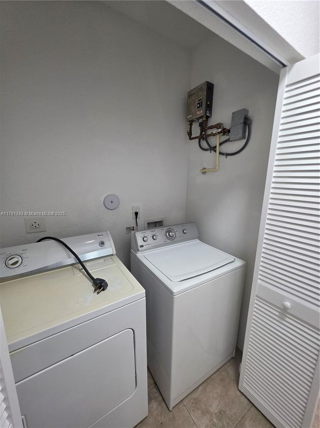 10233 Sw 176 Th St, Home with 3 bedrooms, 2 bathrooms and null parking in Miami FL | Image 14