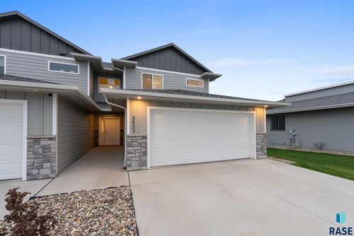 5507 W Liberator Cir, Sioux Falls, SD, 57107-3078 | Card Image