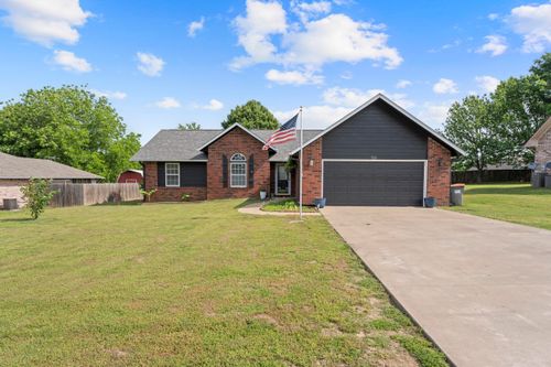 701 E 10th St, Grove, OK, 74344-2968 | Card Image