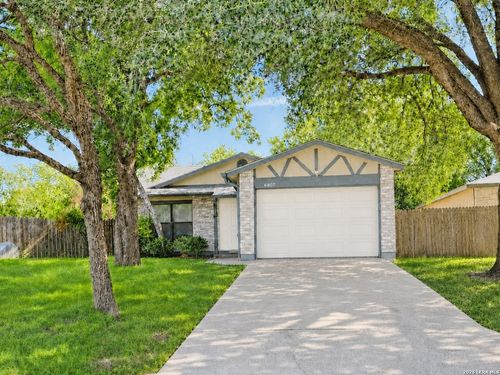 6807 Misty Field Dr, Converse, TX, 78109-3413 | Card Image