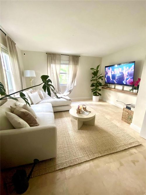 apt-240-4600 Sw 67th Ave, Miami, FL, 33155-5847 | Card Image