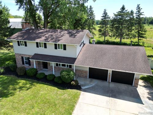 1804 Curtis Rd, Birch Run, MI, 48415-8914 | Card Image