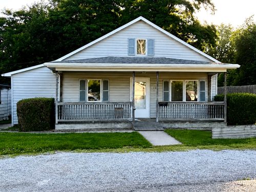 221 N George St, Clinton, IL, 61727-1725 | Card Image